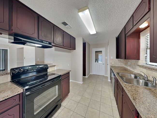 Building Photo - 445 Hillside Dr