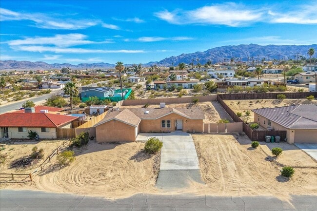 Building Photo - 29 Palms home in great neighborhood!