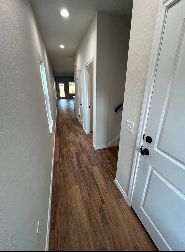 Foto del edificio - 8435 Harvard Dr