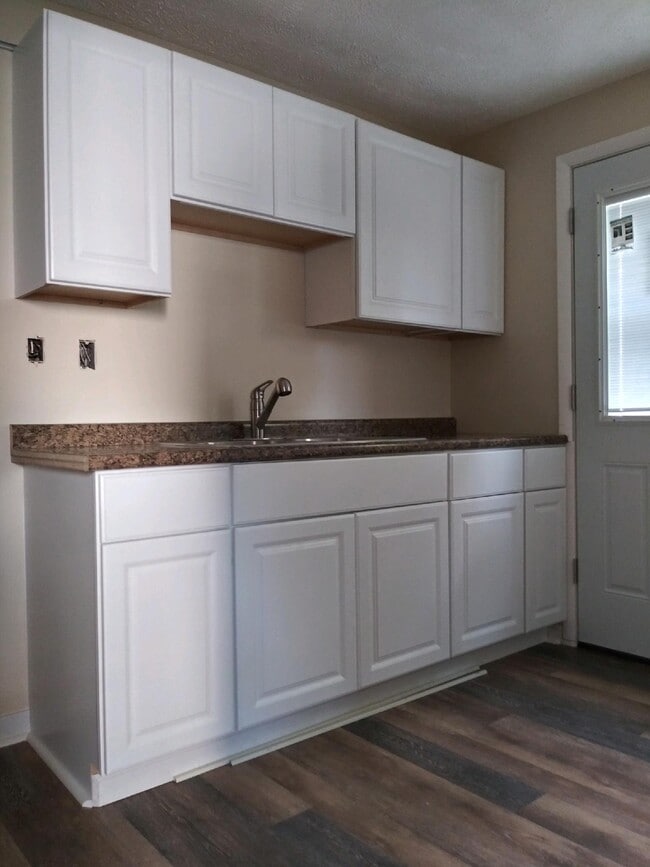 Foto del edificio - 1457 Sulzer Ave