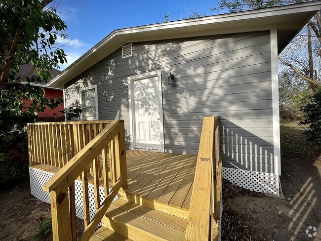 Building Photo - 676 W Robertson St
