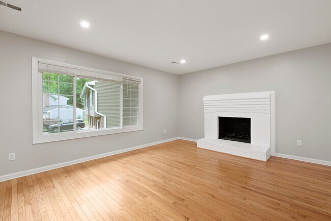 Building Photo - 3 Willow Branch Pl