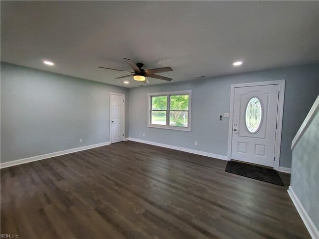 Building Photo - 1537 Selden St