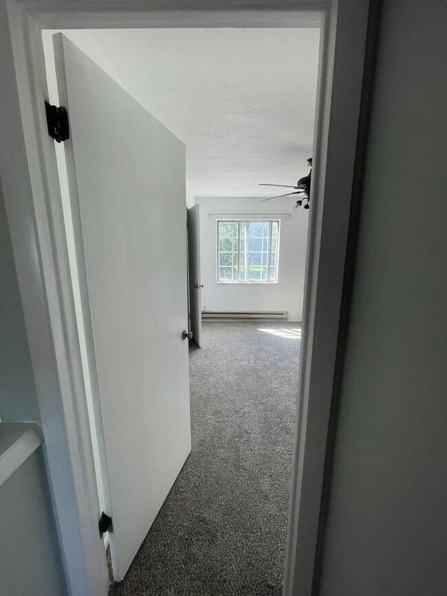 Building Photo - 660 S 200 W