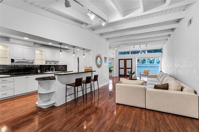 Building Photo - 360 Harbor Ct