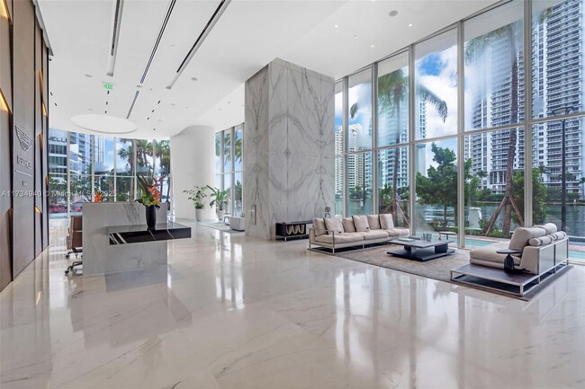 Foto del edificio - 300 Biscayne Blvd Way