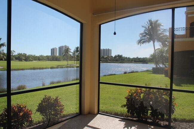 Foto del edificio - AVAILABLE May 1-2026 ...Spacious and Bright 3 bedroom-2.5 bath ground floor Condo in popular Hamm...