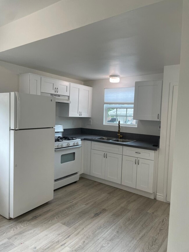 Building Photo - 3660 Roosevelt St