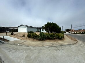 Building Photo - 487 Larson Ct
