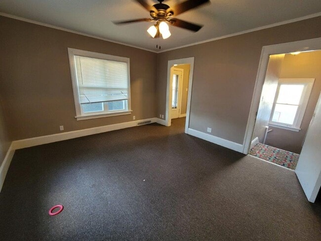 Foto del edificio - 1133-1135 N Main St