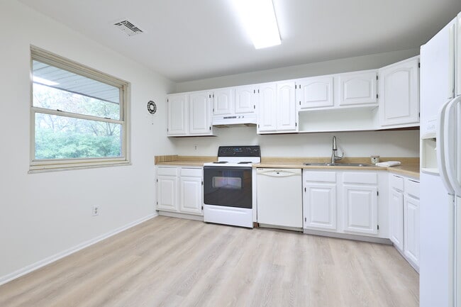 Cocina con mucho espacio - 11849 Ramsdale Ct