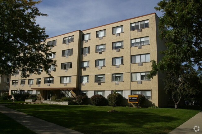 Building Photo - 2000 W Morse Ave