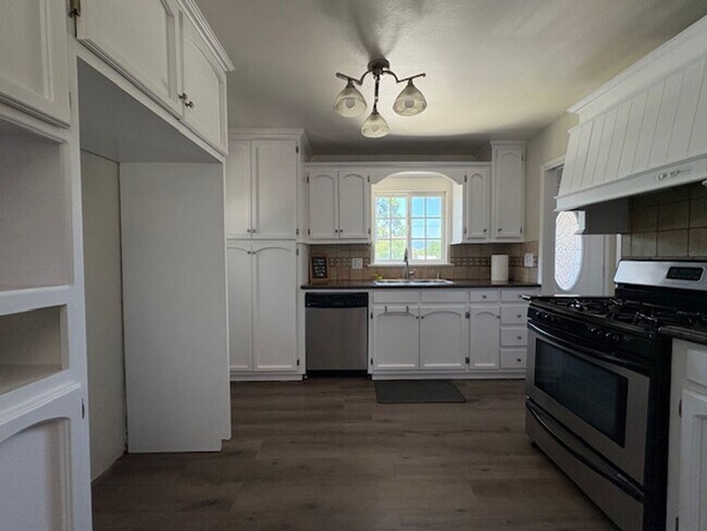 Building Photo - Redlands 4 Bedroom Home