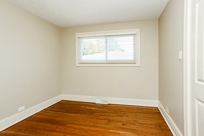 Foto del edificio - 46 Pamela Dr