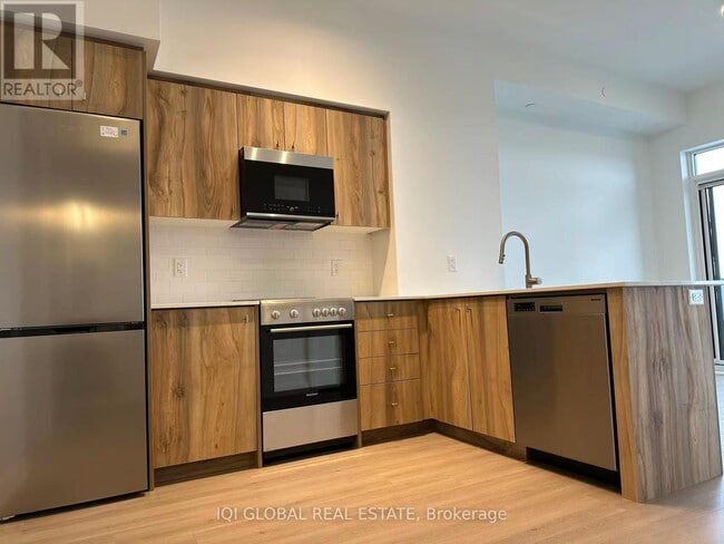 Building Photo - 25 Wellington St S