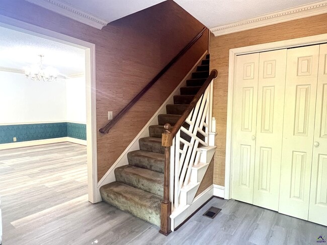 Building Photo - 136 River Knoll