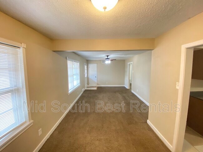 Foto del edificio - 1707 Gregory Ave