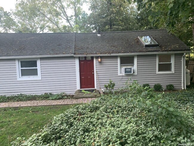 Building Photo - 174 Blue Point Ave