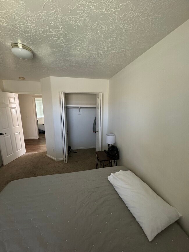 Foto del edificio - 265 N Dixie Dr