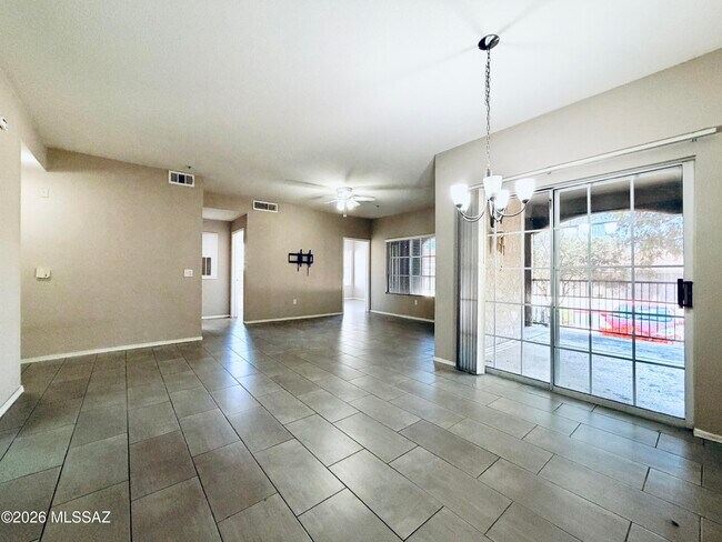 Foto del edificio - 1500 E Pusch Wilderness Dr