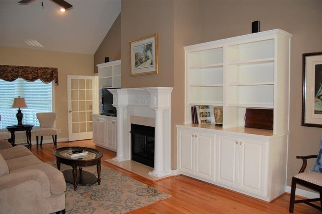 Building Photo - 115 Troon Way
