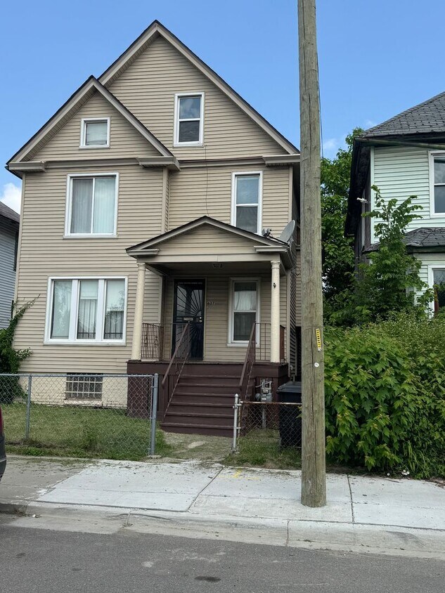 Foto principal - 4 Bedroom spacious Colonial, mins from Dow...