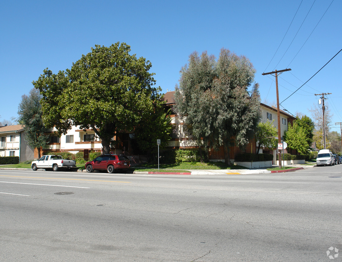 trees block view of property. - 12207 Riverside Dr