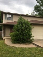 Building Photo - 507 Valley Dr