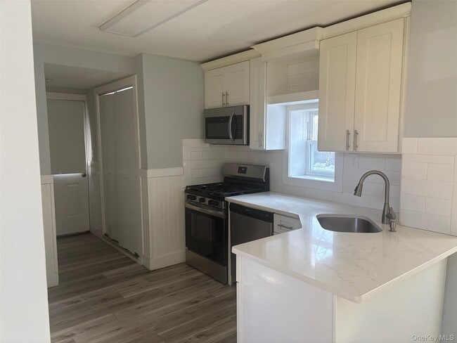 Building Photo - 101 48th St