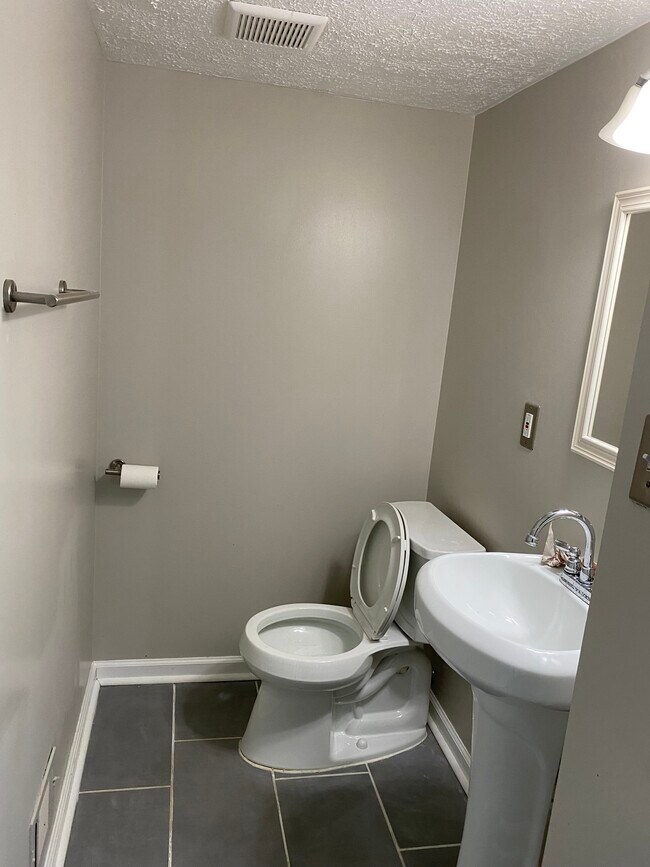 Main Floor Half Bath - 54 Cross Country Ct