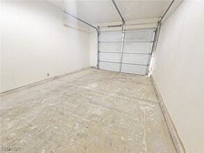 Building Photo - 2091 Sycamore Ave