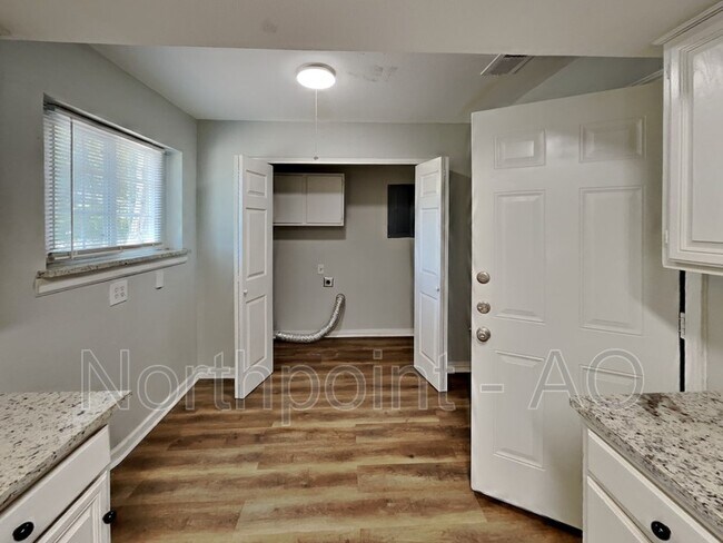 Foto del edificio - 1754 E Red Bird Ln