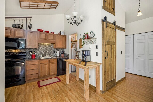 Building Photo - Beautiful FURNISHED Condo in Great Fort Co...