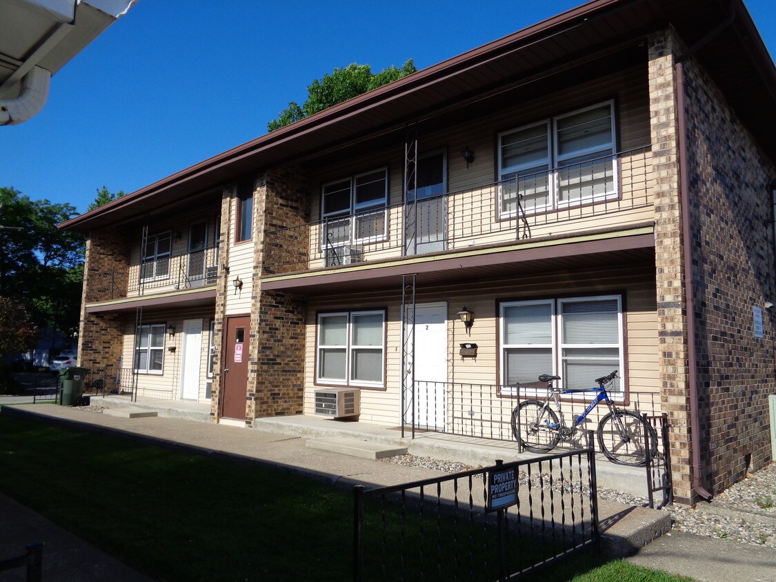 Primary Photo - 206 E California Ave