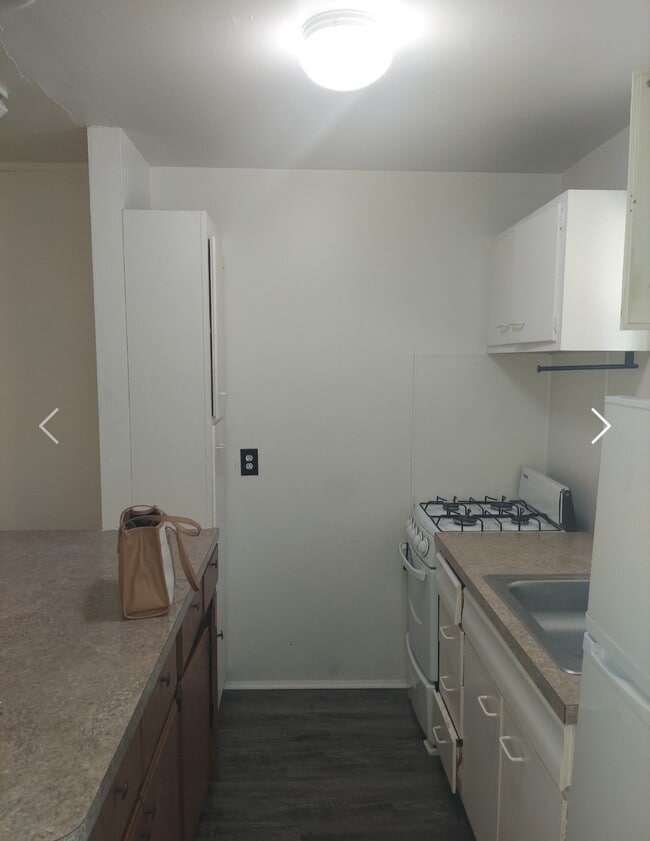 Building Photo - 660-672 Flint Rd