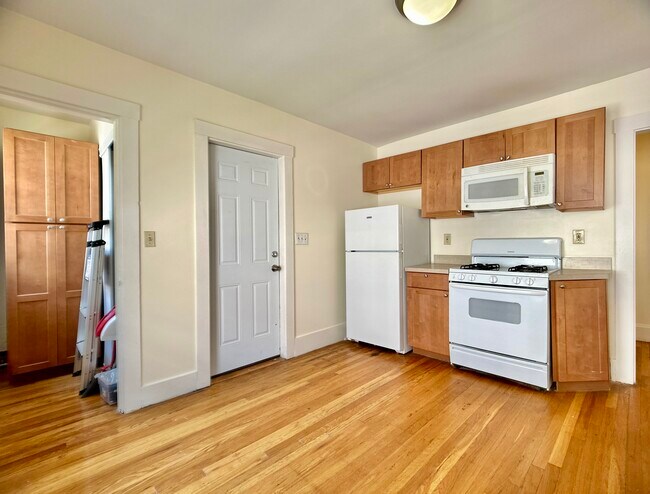 Building Photo - 245 Belgrade Ave