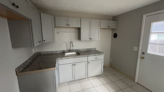 Foto del edificio - Charming 2-Bedroom Townhome in Rochester, ...