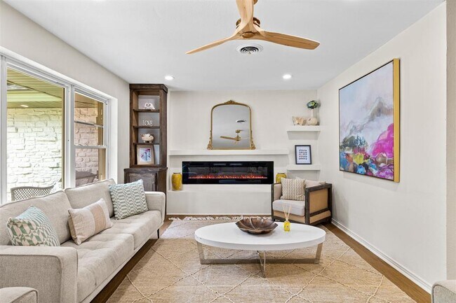 Building Photo - 2737 Clermont Pl