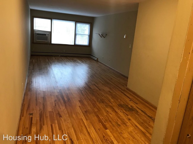 Building Photo - 699 3rd St E