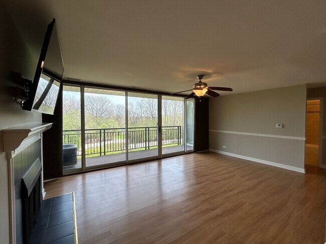 Building Photo - 6020 Oakwood Dr