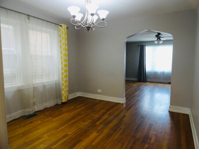Building Photo - 1410 Maple Ave