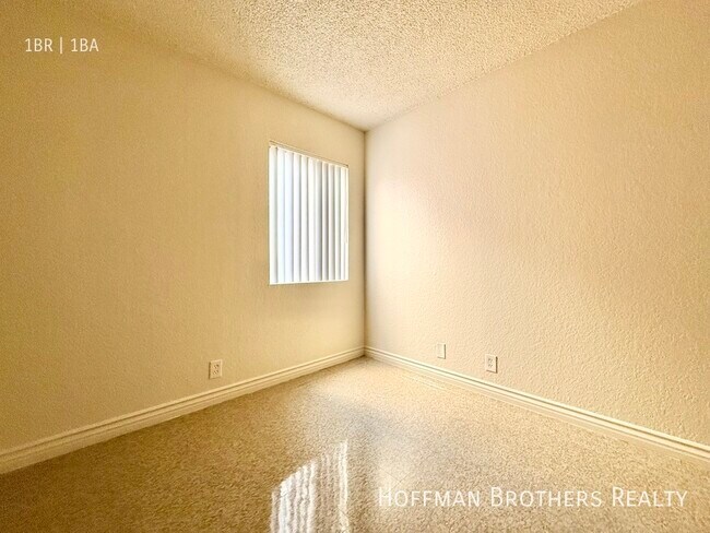 Foto del edificio - 8900 Burnet Ave