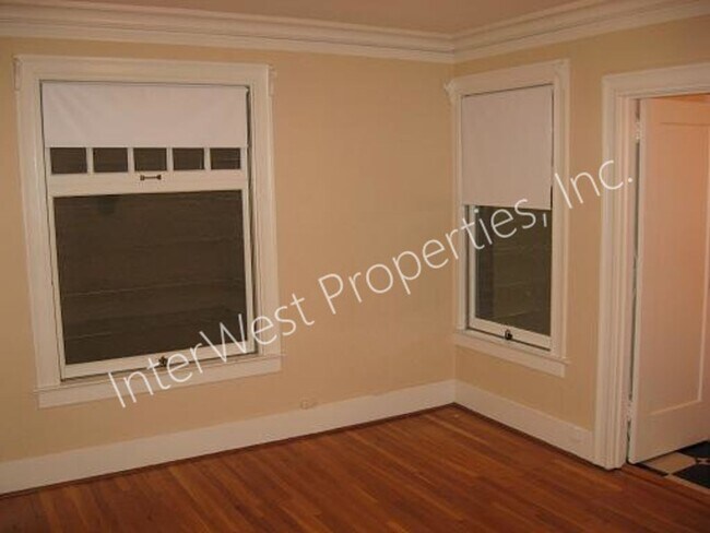 Building Photo - Studio Unit in the Alphabet Dist w/hardwoods & W/S/G included in the rent -Tudor Arms!