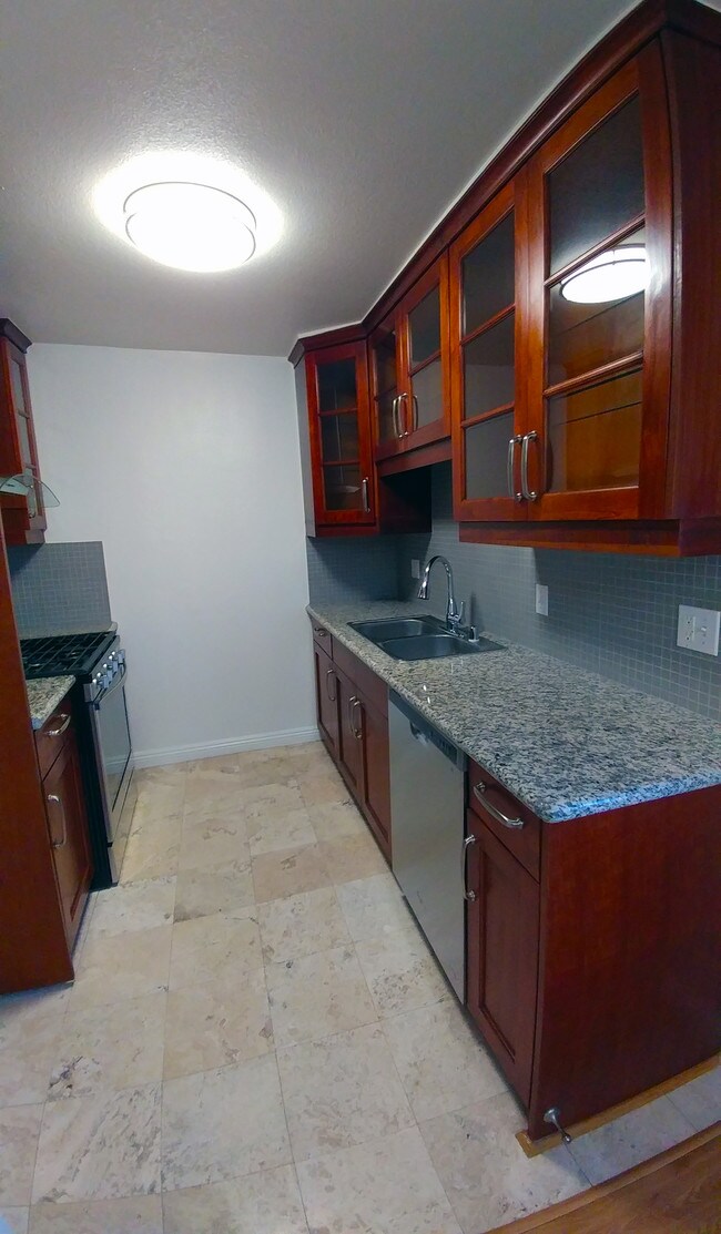 Kitchen - 3220 Altura Ave