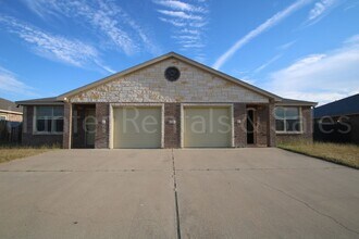 Building Photo - 1209 Cavalry Ln