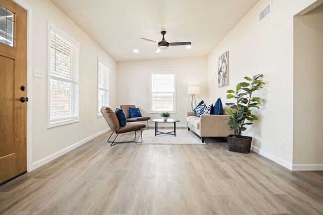 Building Photo - 462 Springwood Ln