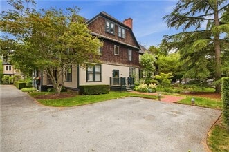 Building Photo - 158 Narragansett Ave