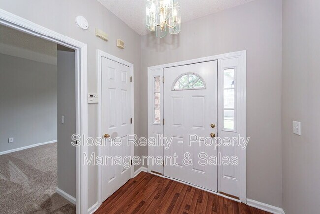 Foto del edificio - 1584 Kentwood Cir