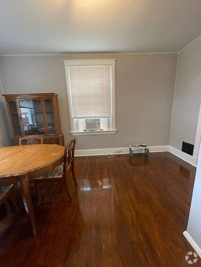 Building Photo - 2348 Highland Ave