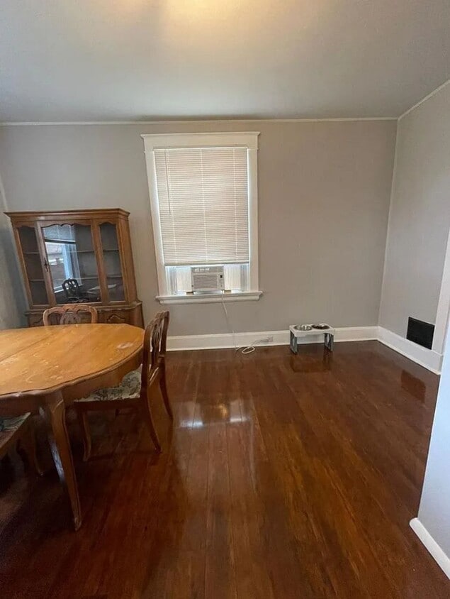 Primary Photo - 2348 Highland Ave
